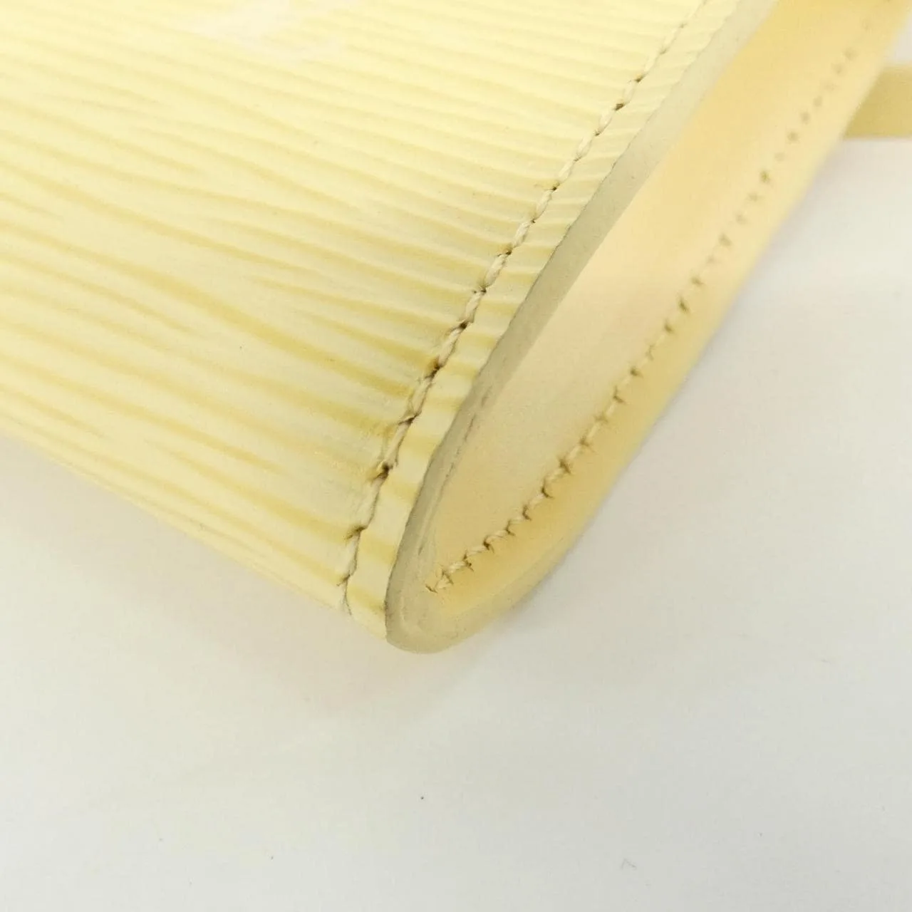 LOUIS VUITTON Pochette M5294A Pochette Epi Black Epi Rank A - Thumbnail 3