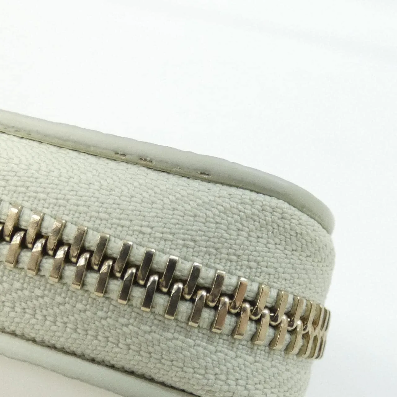 LOUIS VUITTON Mahina M28066 Wallet