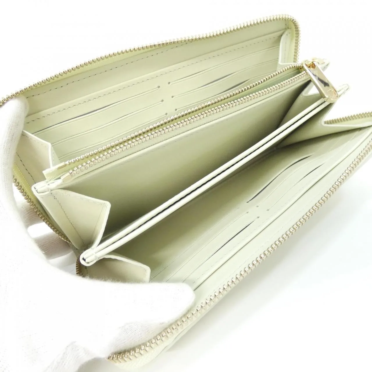 LOUIS VUITTON Mahina M28066 Wallet