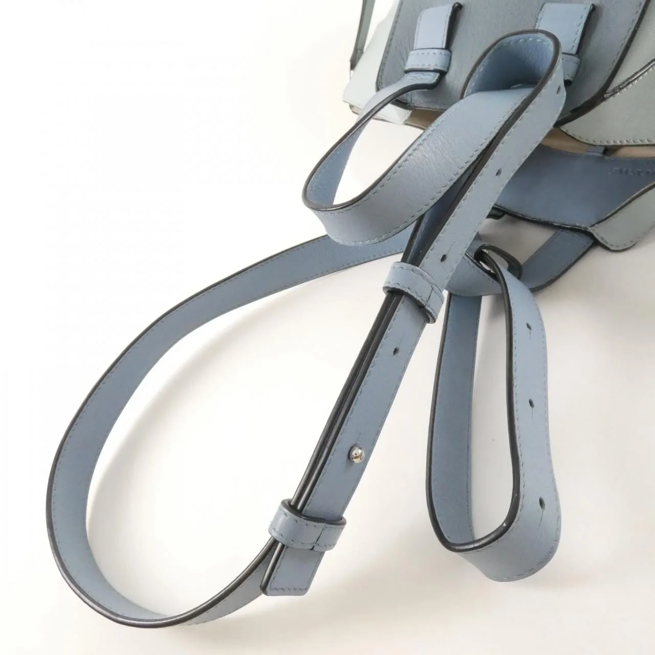LOEWE Hammock 387 30TS35 肩背包