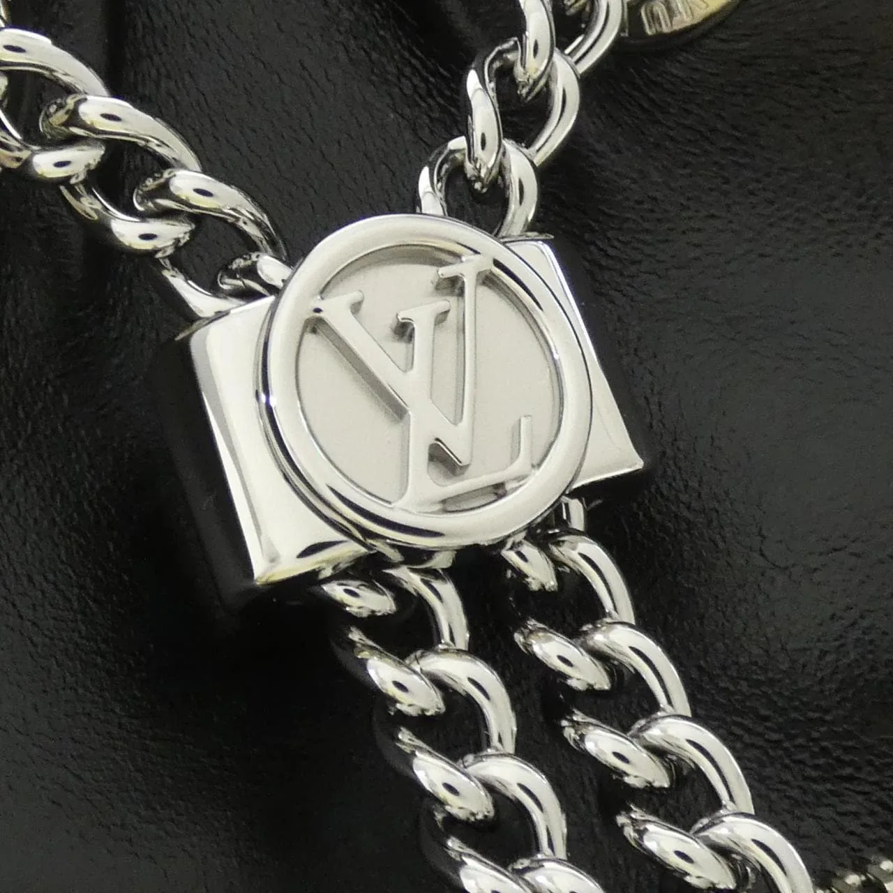 LOUIS VUITTON M14377 Shoulder Lambskin