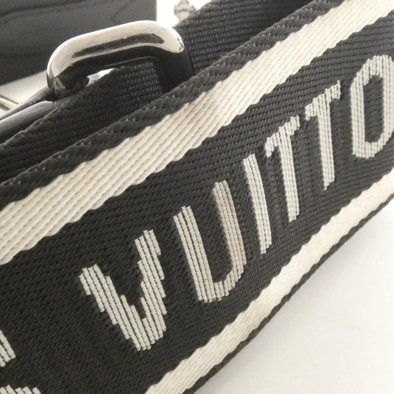 LOUIS VUITTON J02496 Wallet Nylon Black Nylon Rank B - Thumbnail 3