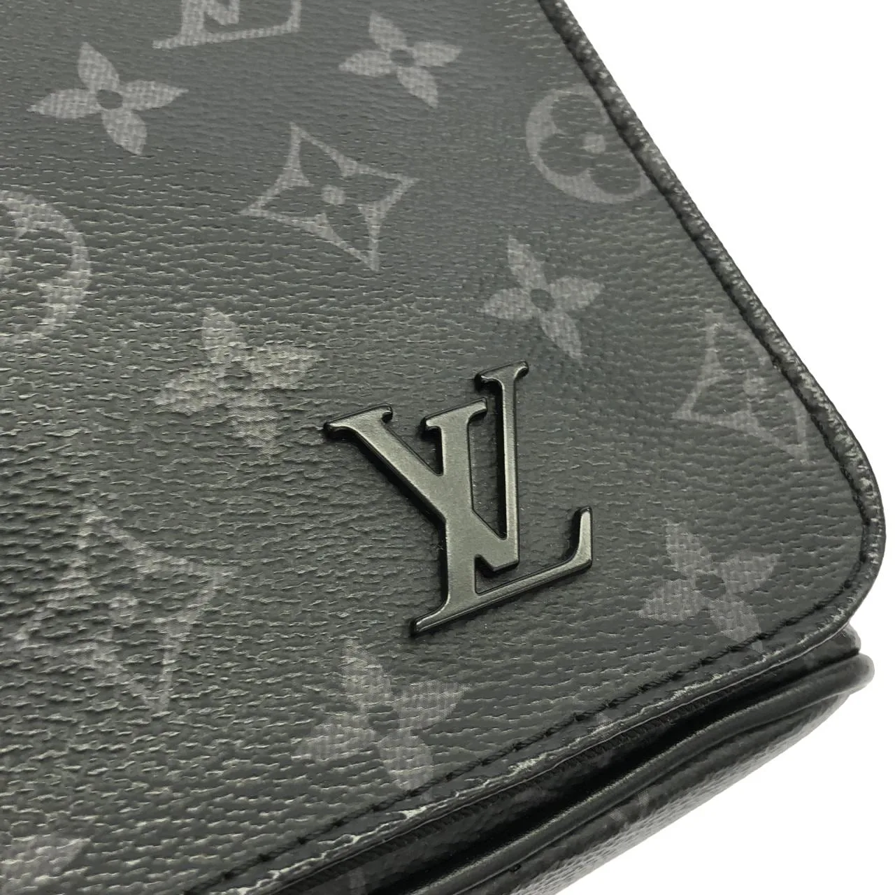 LOUIS VUITTON District M44000 Shoulder Monogram