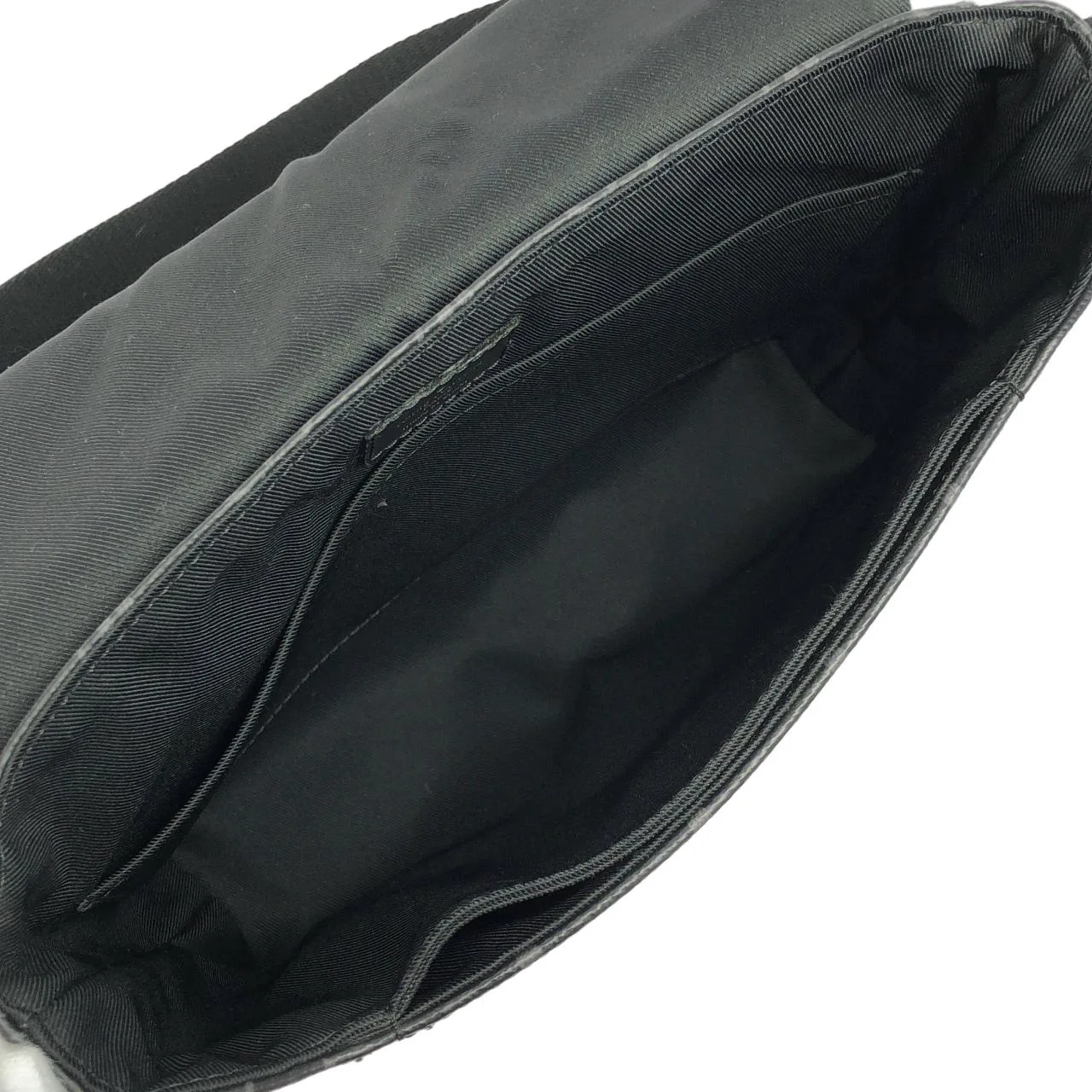 LOUIS VUITTON District M44000 Shoulder Monogram