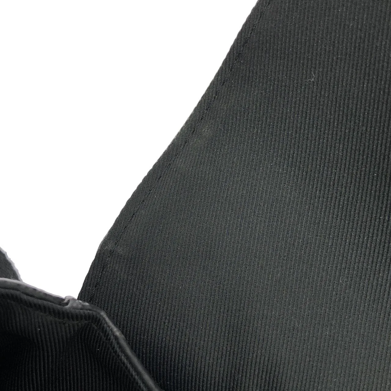 LOUIS VUITTON District M44000 Shoulder Monogram
