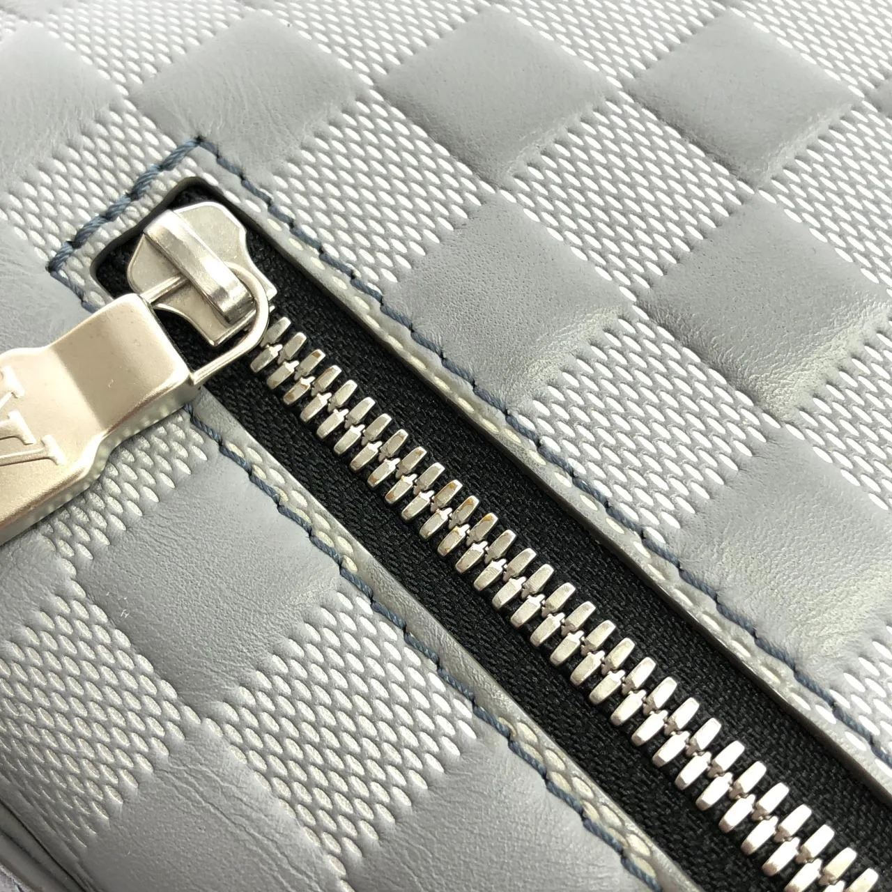 LOUIS VUITTON Discovery N40121 Shoulder Damier