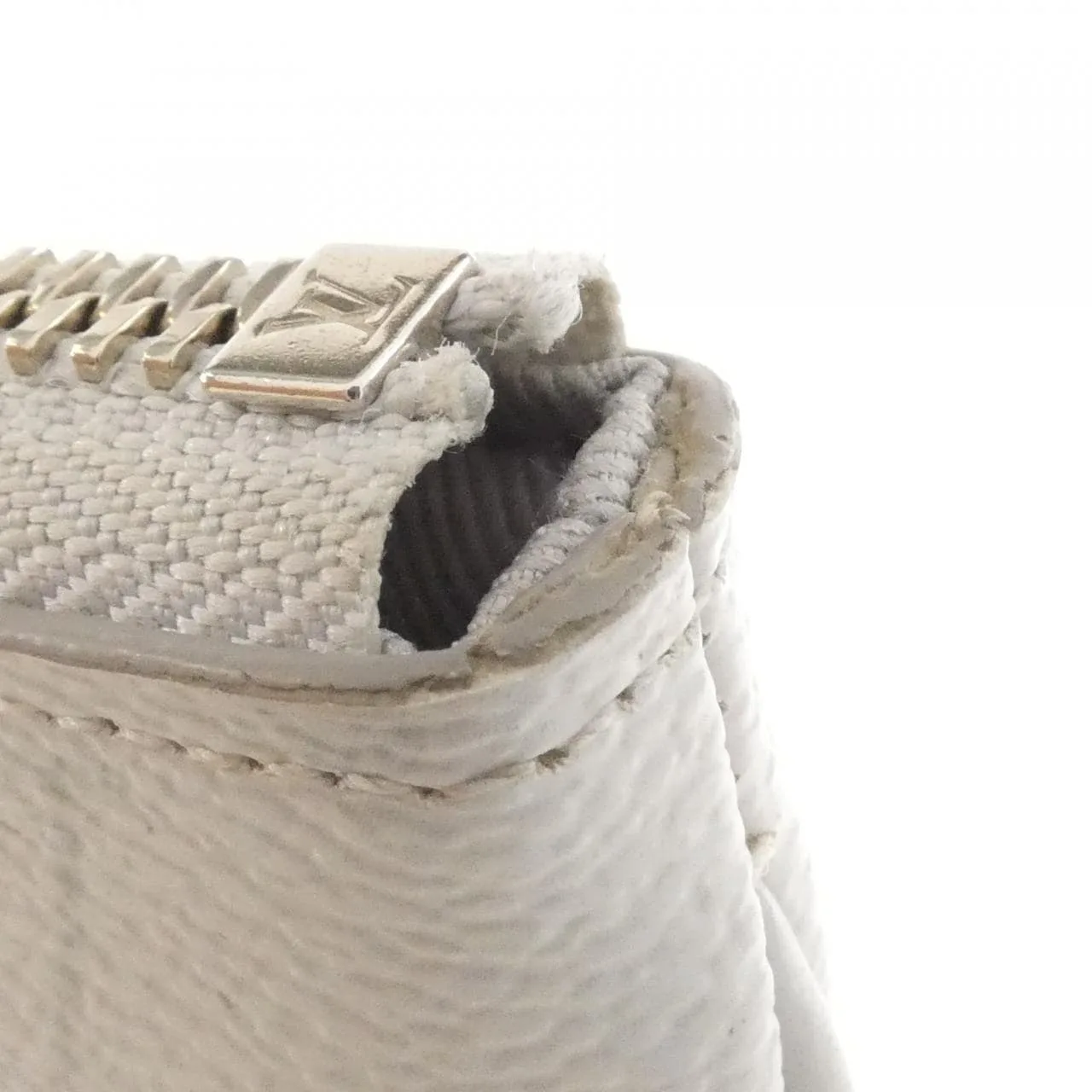 LOUIS VUITTON M68310 Pouch Monogram White Monogram Rank B - Thumbnail 4