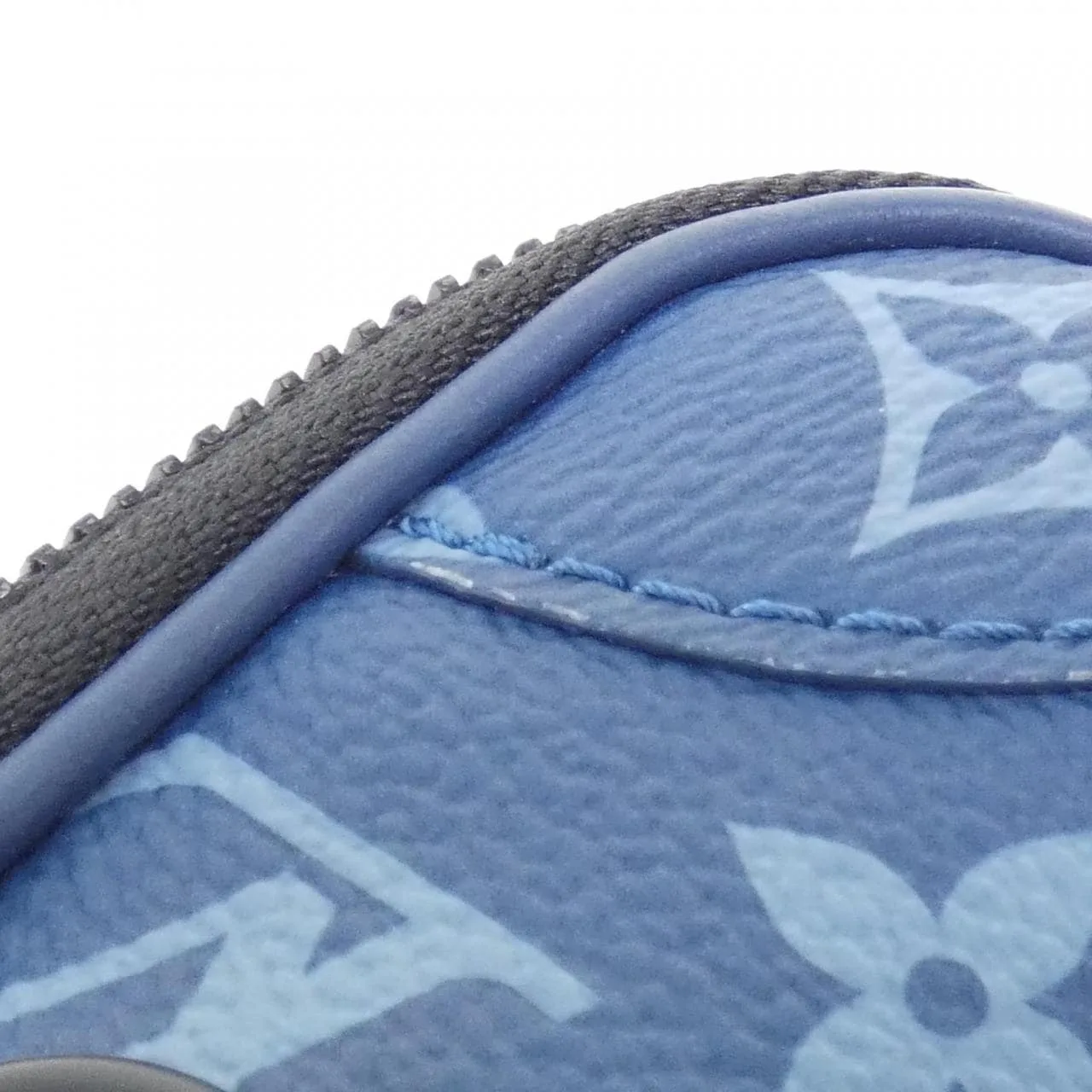 LOUIS VUITTON M82801 Shoulder Monogram