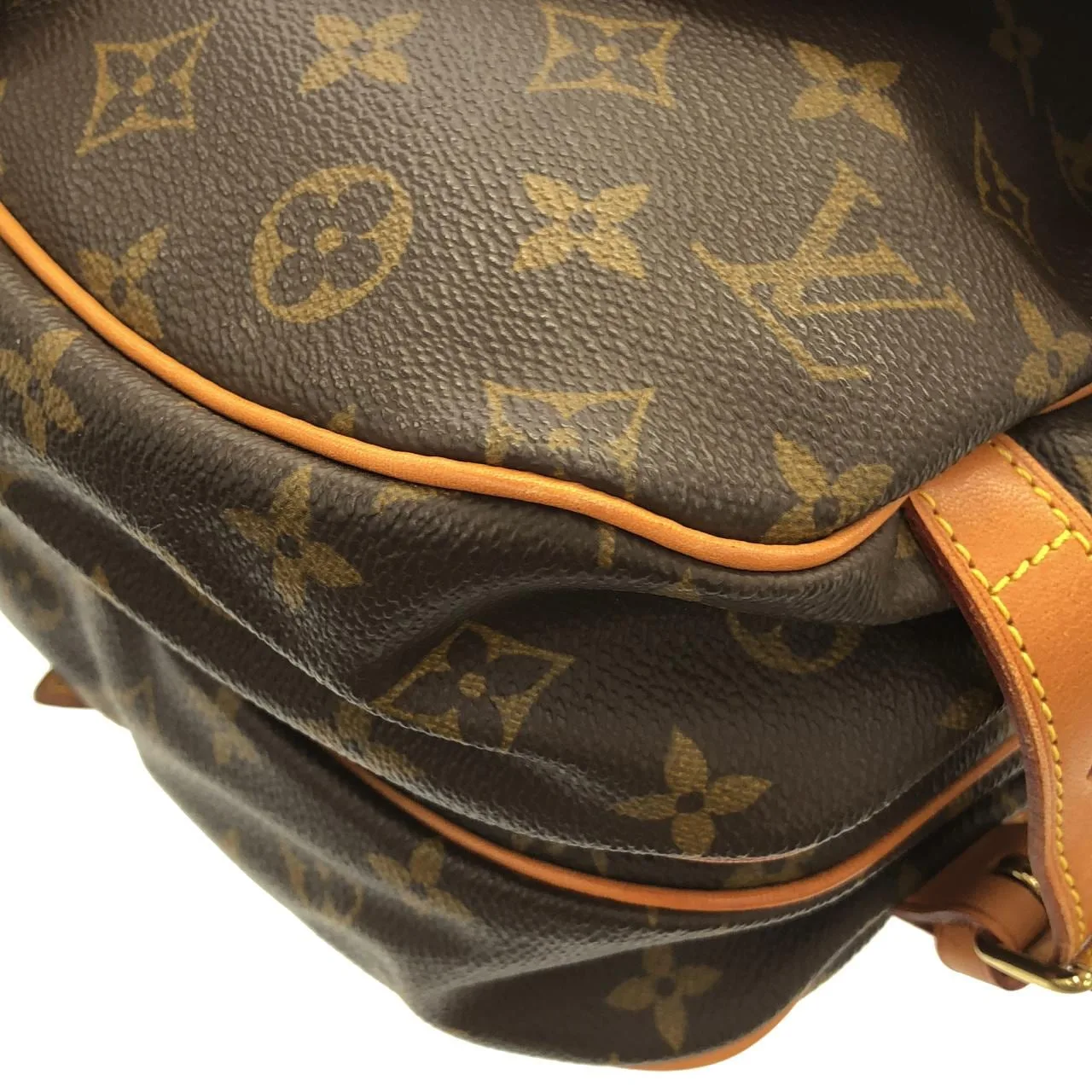 LOUIS VUITTON Saumur M42256 Shoulder Monogram Black Monogram Rank B - Thumbnail 3