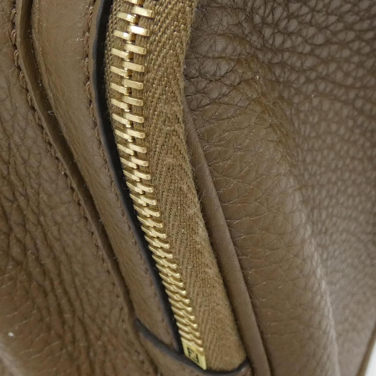 FENDI 8BT301 SFR 肩背包 4