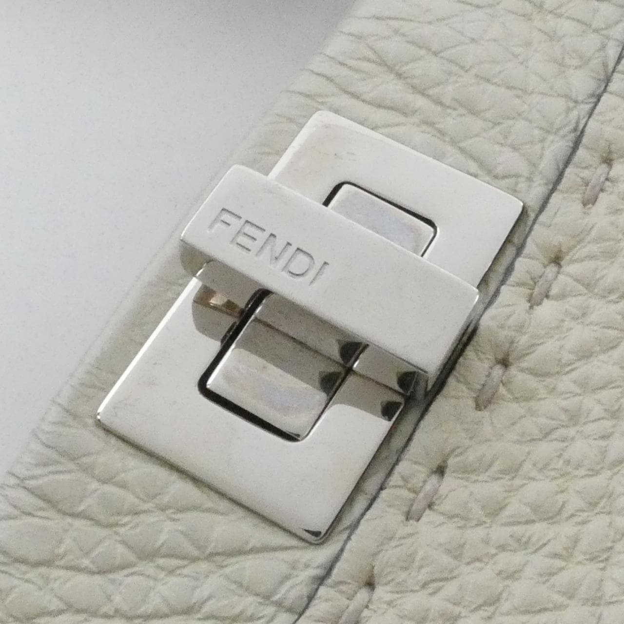 FENDI Peekaboo 8BN244 Q0J 手提包 4