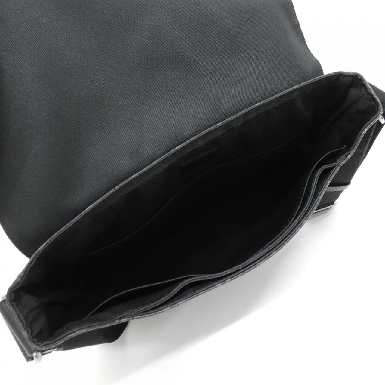 LOUIS VUITTON District M44001 Shoulder Monogram