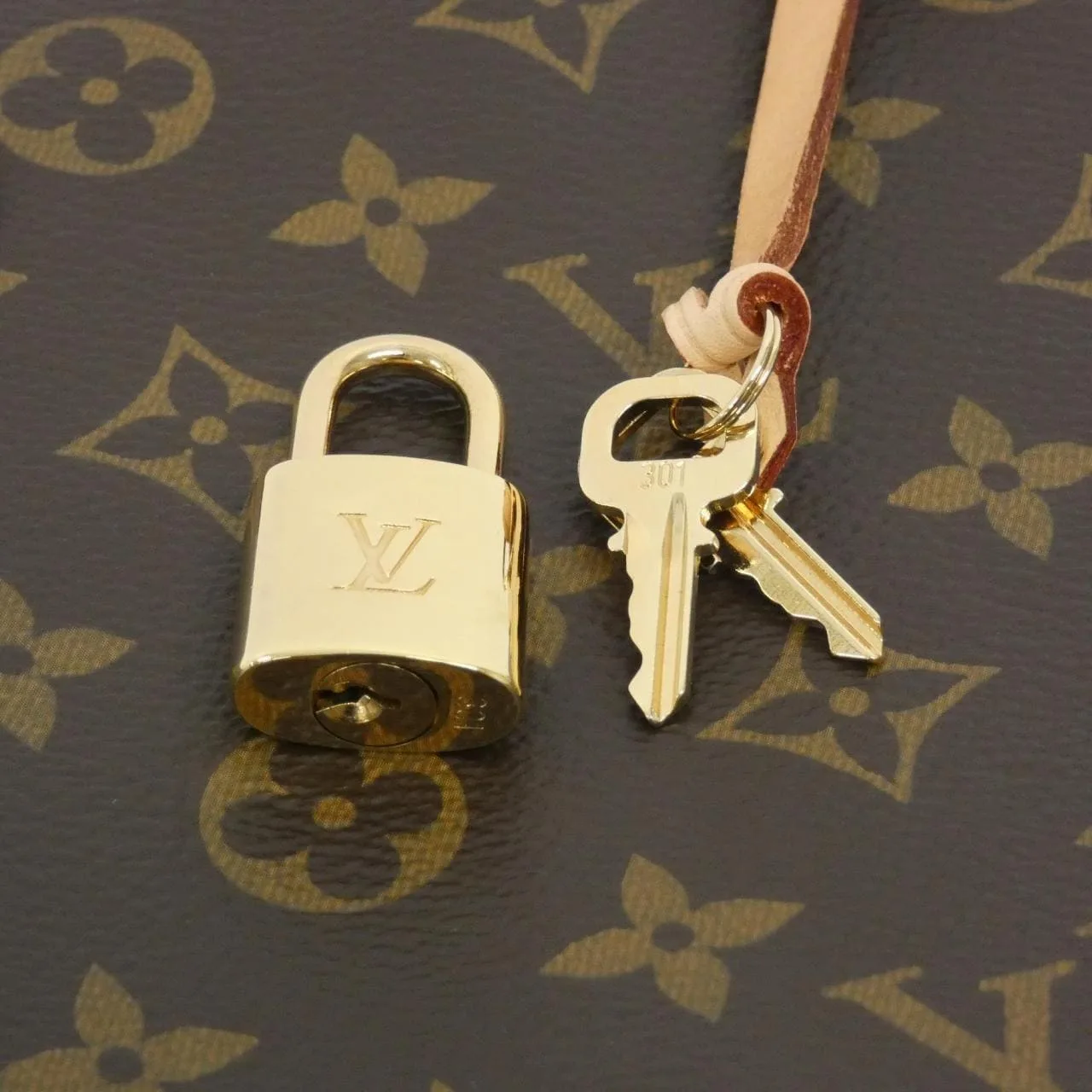 LOUIS VUITTON Montaigne M41055 Handbag Monogram Black Monogram Rank A - Thumbnail 4