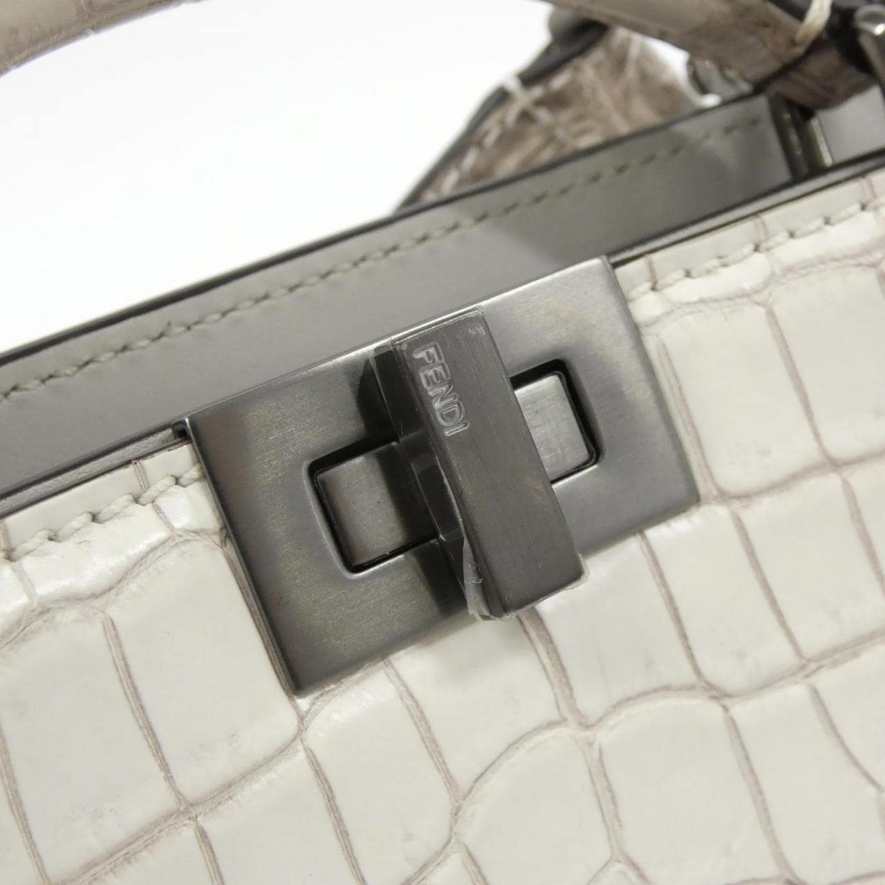 FENDI Baguette 7VA582 AP42 手提包 鱷魚皮 4