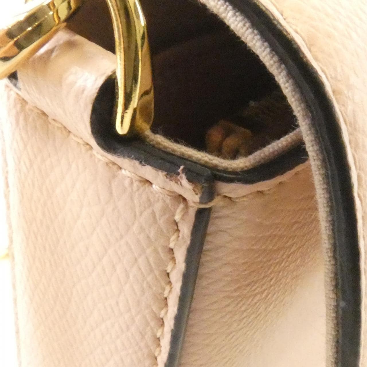 FENDI 8BS032 A18B 肩背包 5