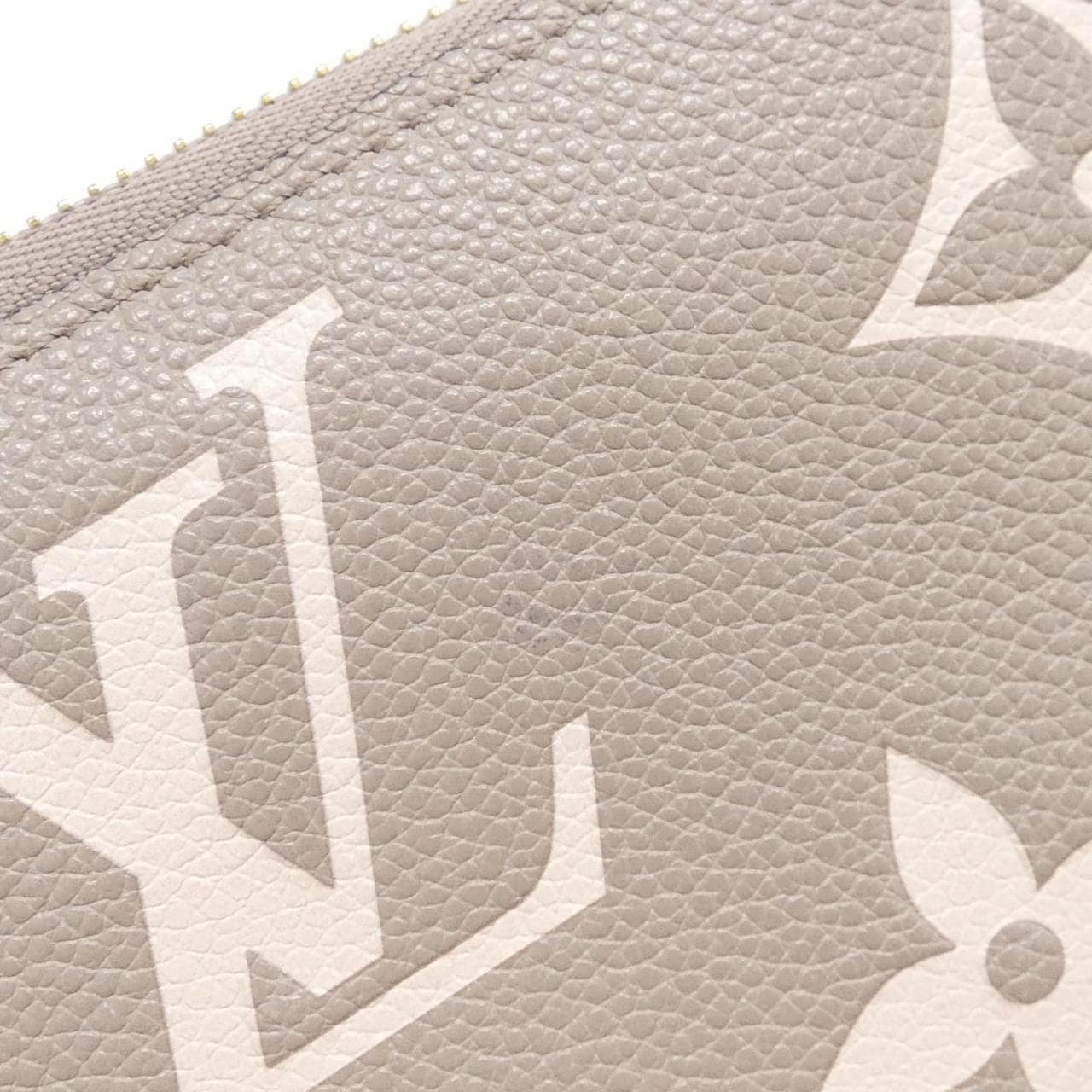 LOUIS VUITTON M69794 Wallet Monogram 4