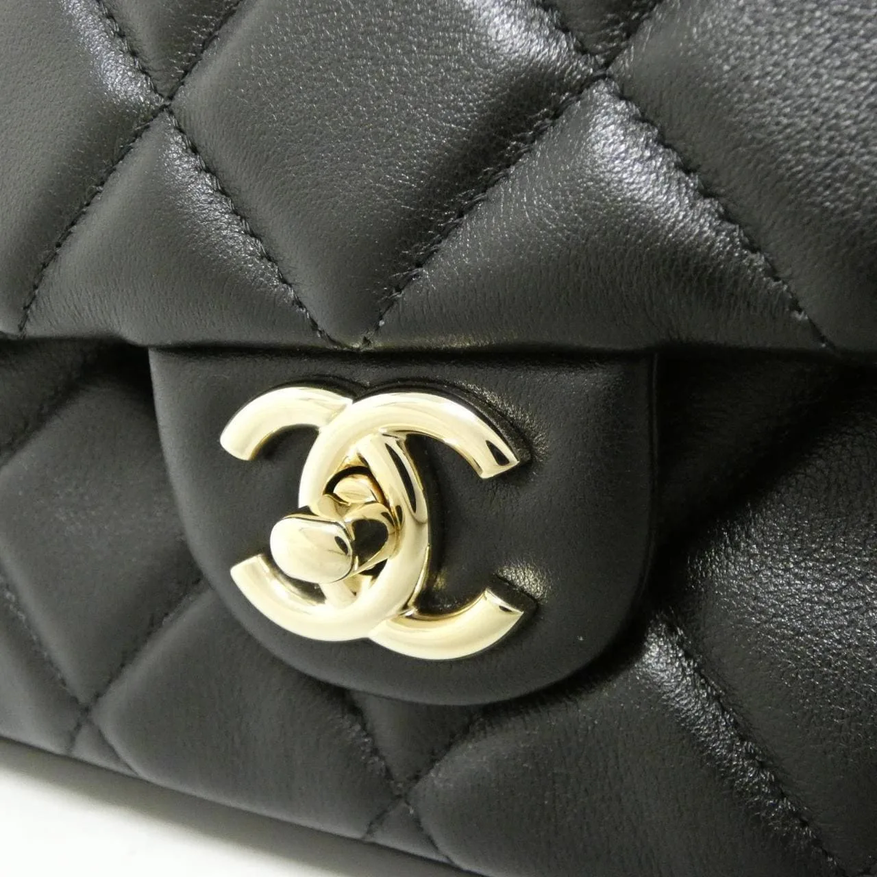 CHANEL 肩背包 羊皮 4