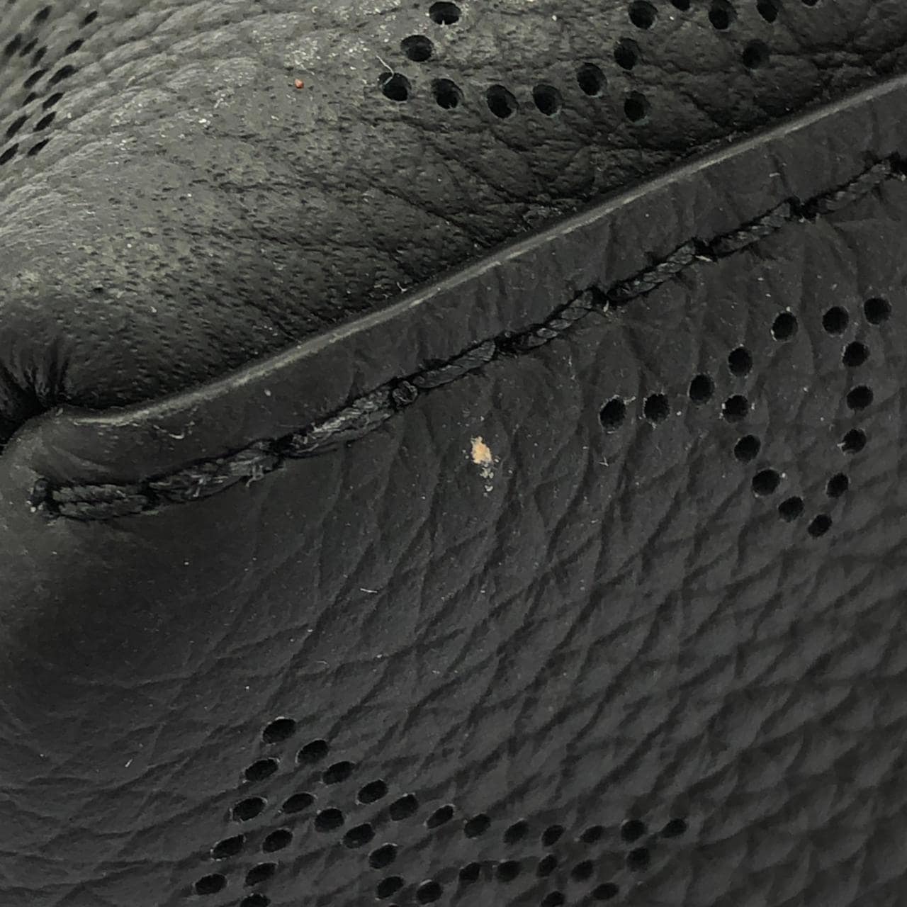 LOUIS VUITTON Mahina M59200 Tote 4