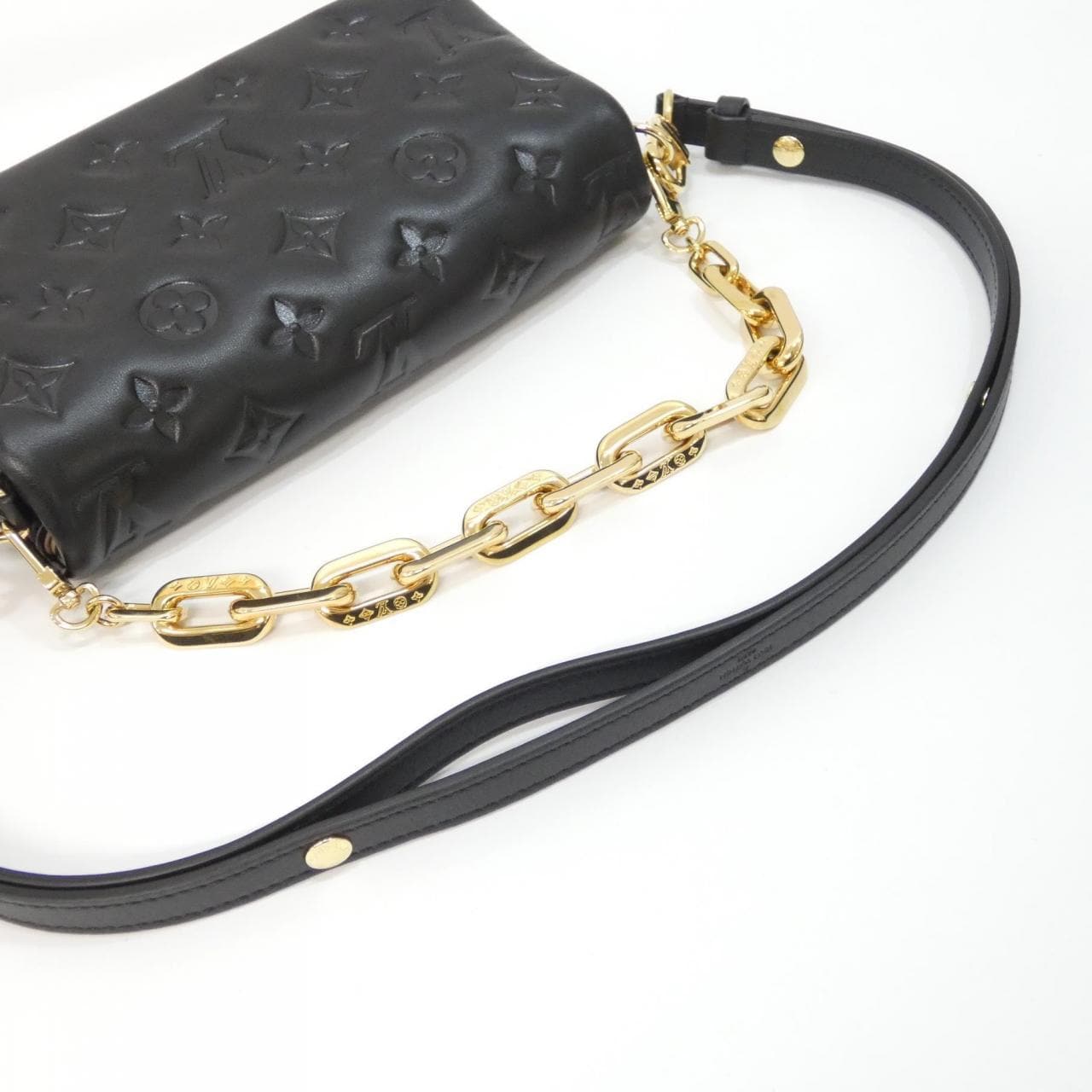 LOUIS VUITTON Pochette M83359 Shoulder Lambskin 4