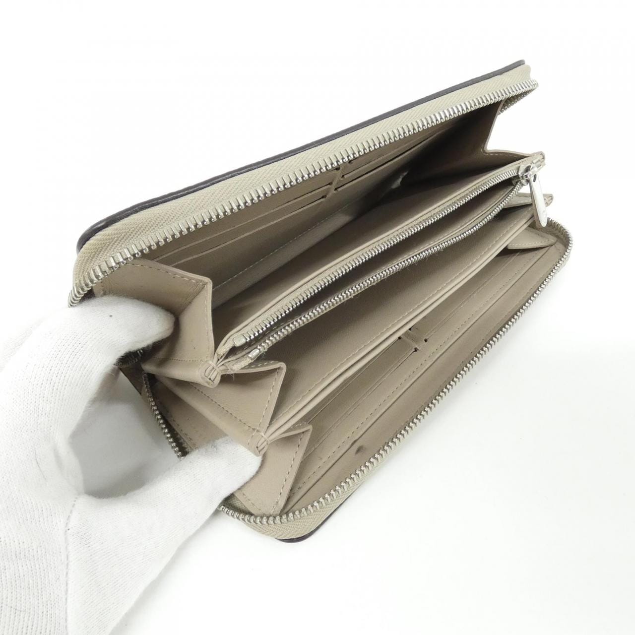 LOUIS VUITTON Mahina M69821 Wallet 5