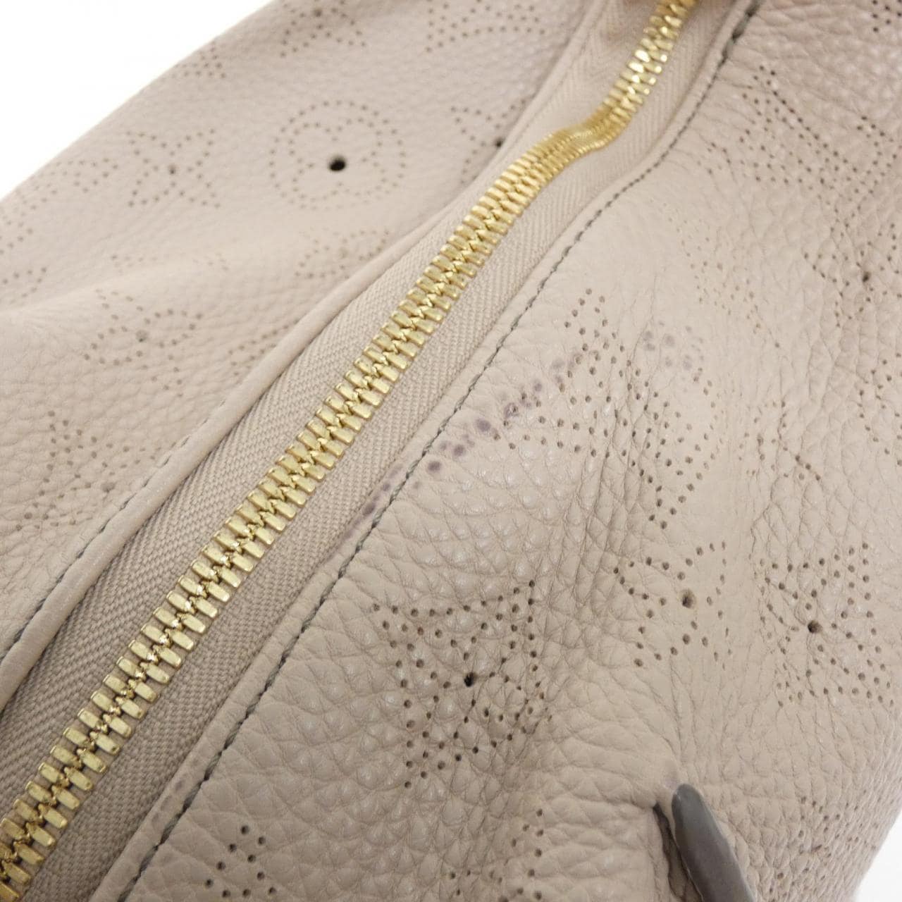 LOUIS VUITTON Mahina M97141 Shoulder 3