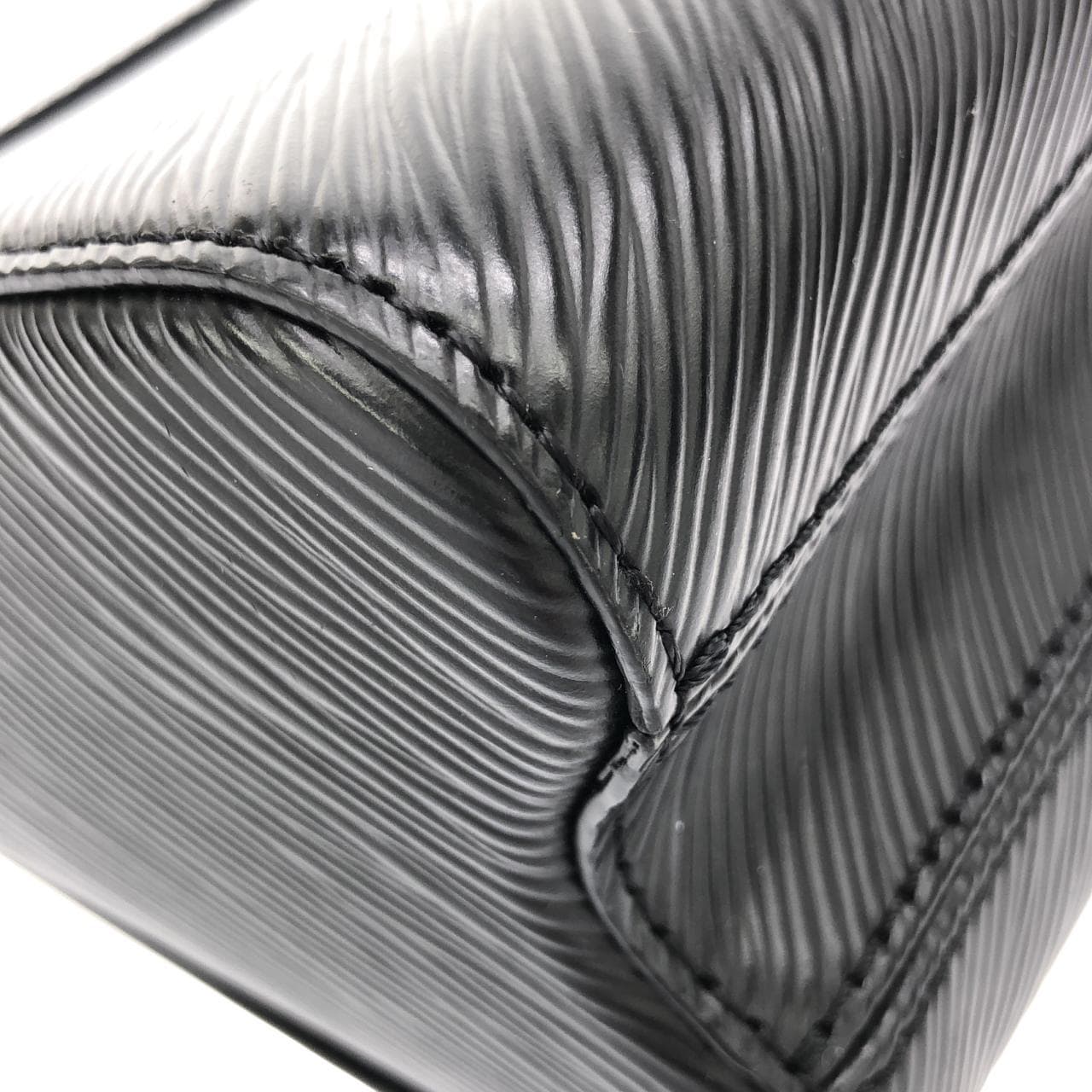 LOUIS VUITTON Twist M21772 Shoulder Epi 3