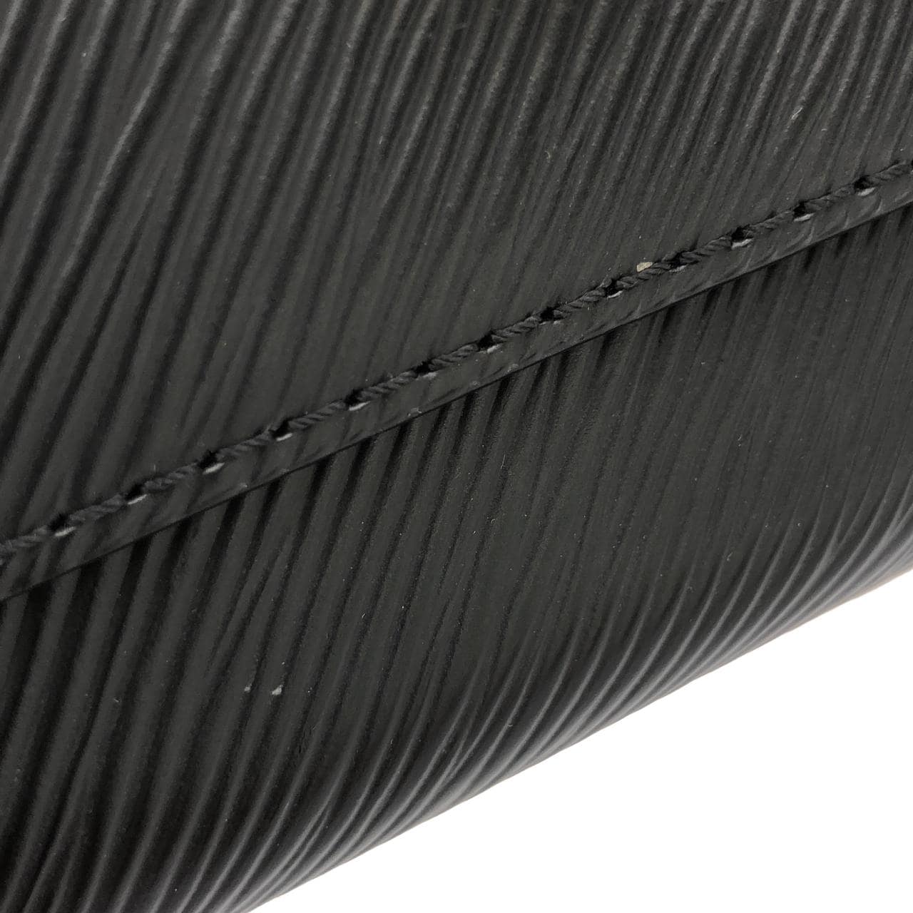 LOUIS VUITTON Twist M21772 Shoulder Epi 5
