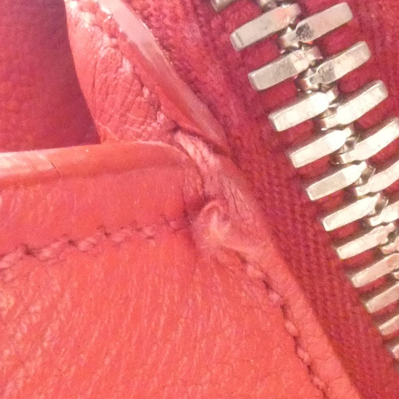 MIU MIU RR1945 肩背包 4