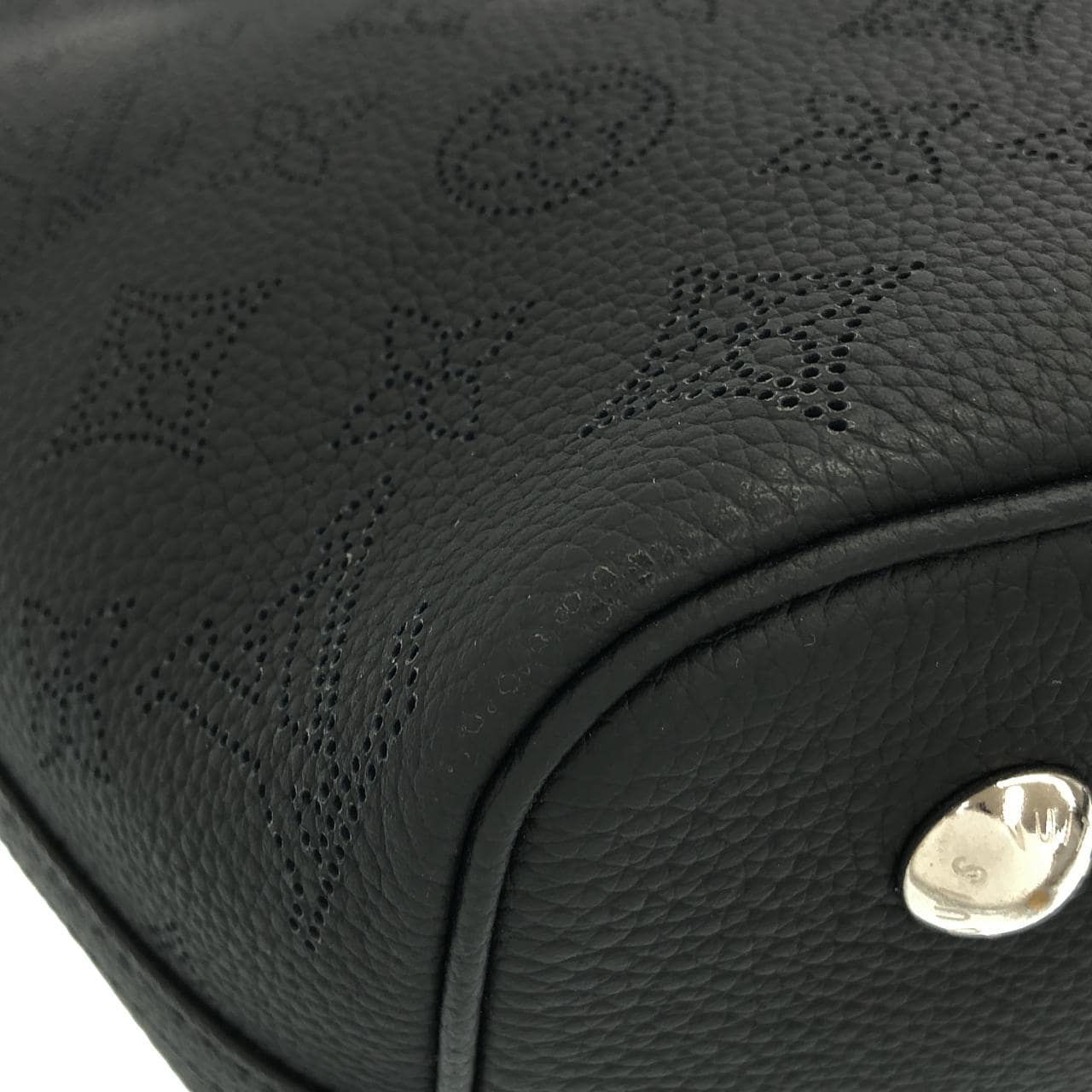 LOUIS VUITTON Mahina M21848 Handbag 3