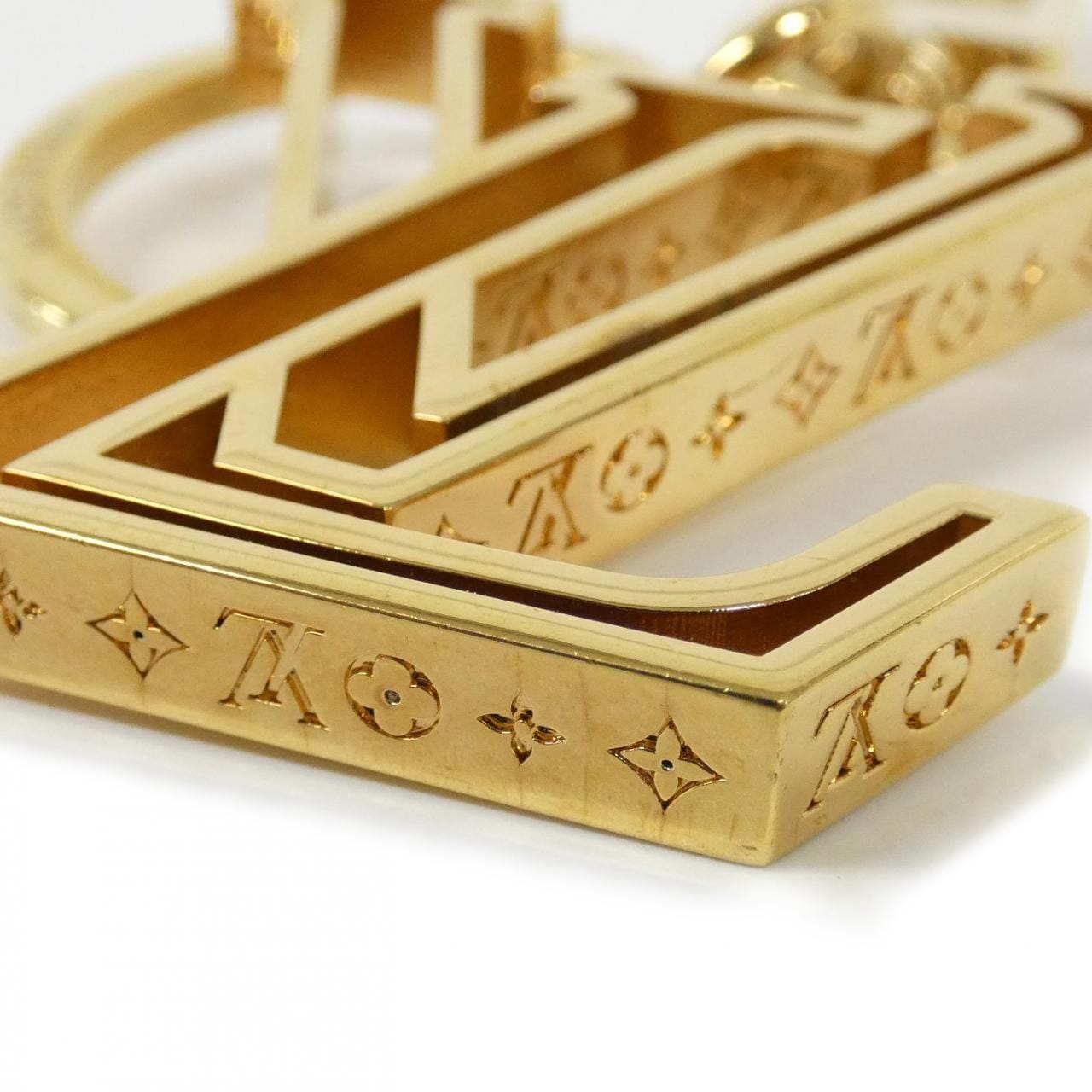 LOUIS VUITTON M69481 Key Case 4