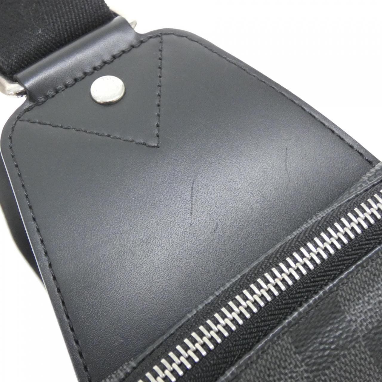 LOUIS VUITTON Avenue N41719 Shoulder Damier 4