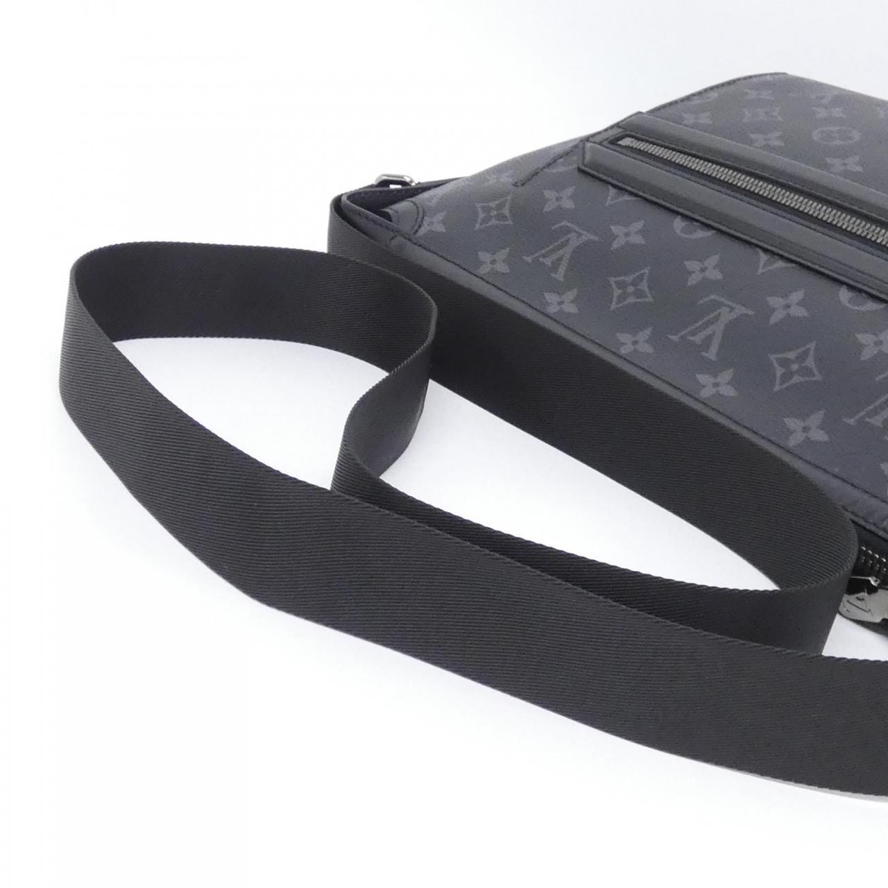 LOUIS VUITTON Eclipse M44223 Shoulder Monogram 5