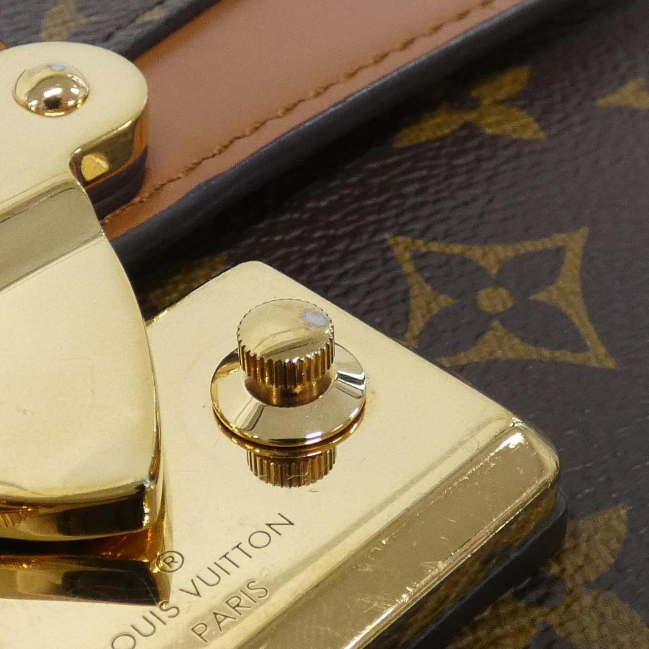 LOUIS VUITTON M46127 肩背包 Monogram 4