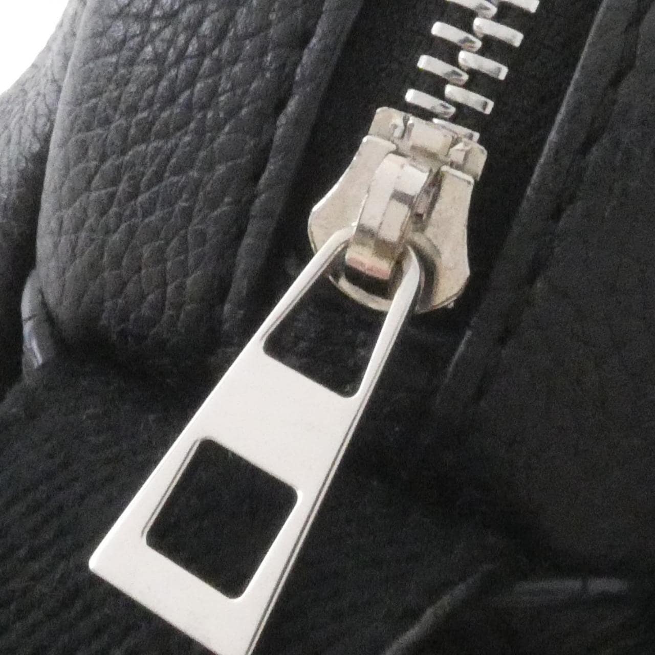 LOEWE 317 12AA72 Shoulder 5