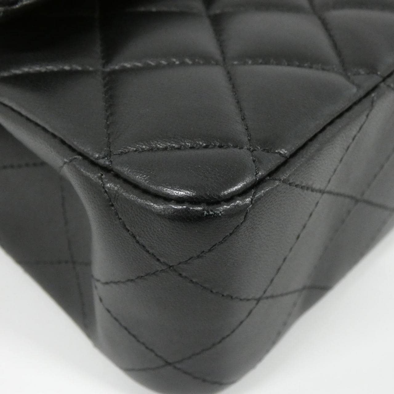 CHANEL Matelasse 1112 Shoulder Lambskin 3
