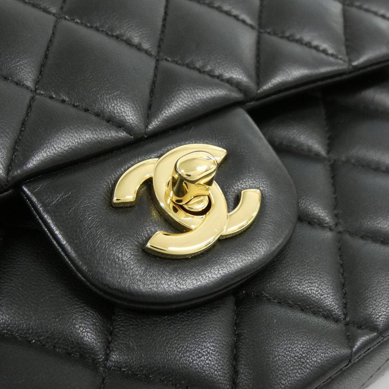 CHANEL Matelasse 1112 Shoulder Lambskin 4