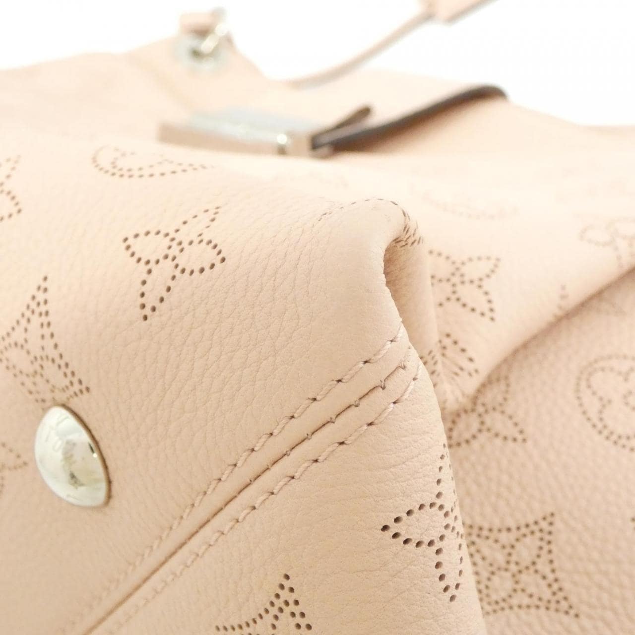 LOUIS VUITTON Mahina M41789 Shoulder 3
