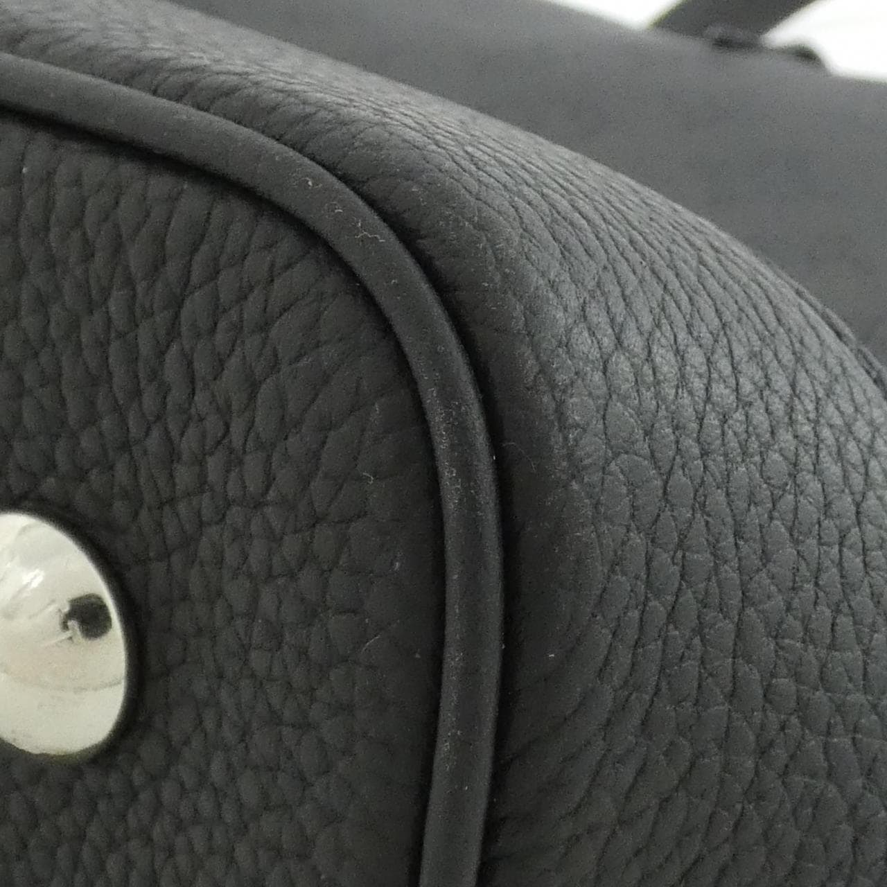 LOUIS VUITTON Mahina M12139 Shoulder 3