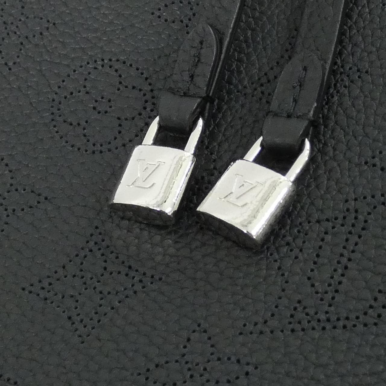 LOUIS VUITTON Mahina M12139 Shoulder 4