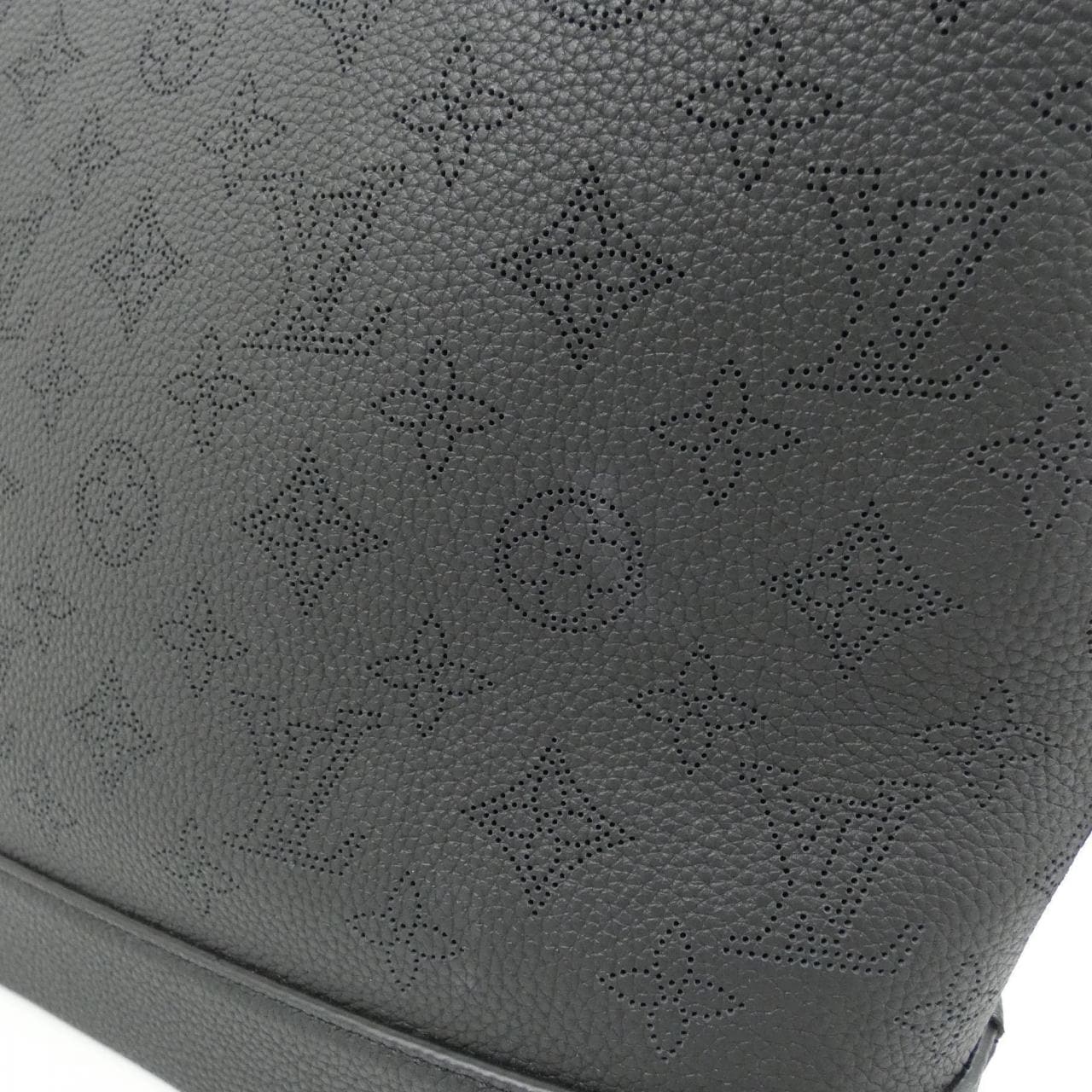 LOUIS VUITTON Mahina M12139 Shoulder 5