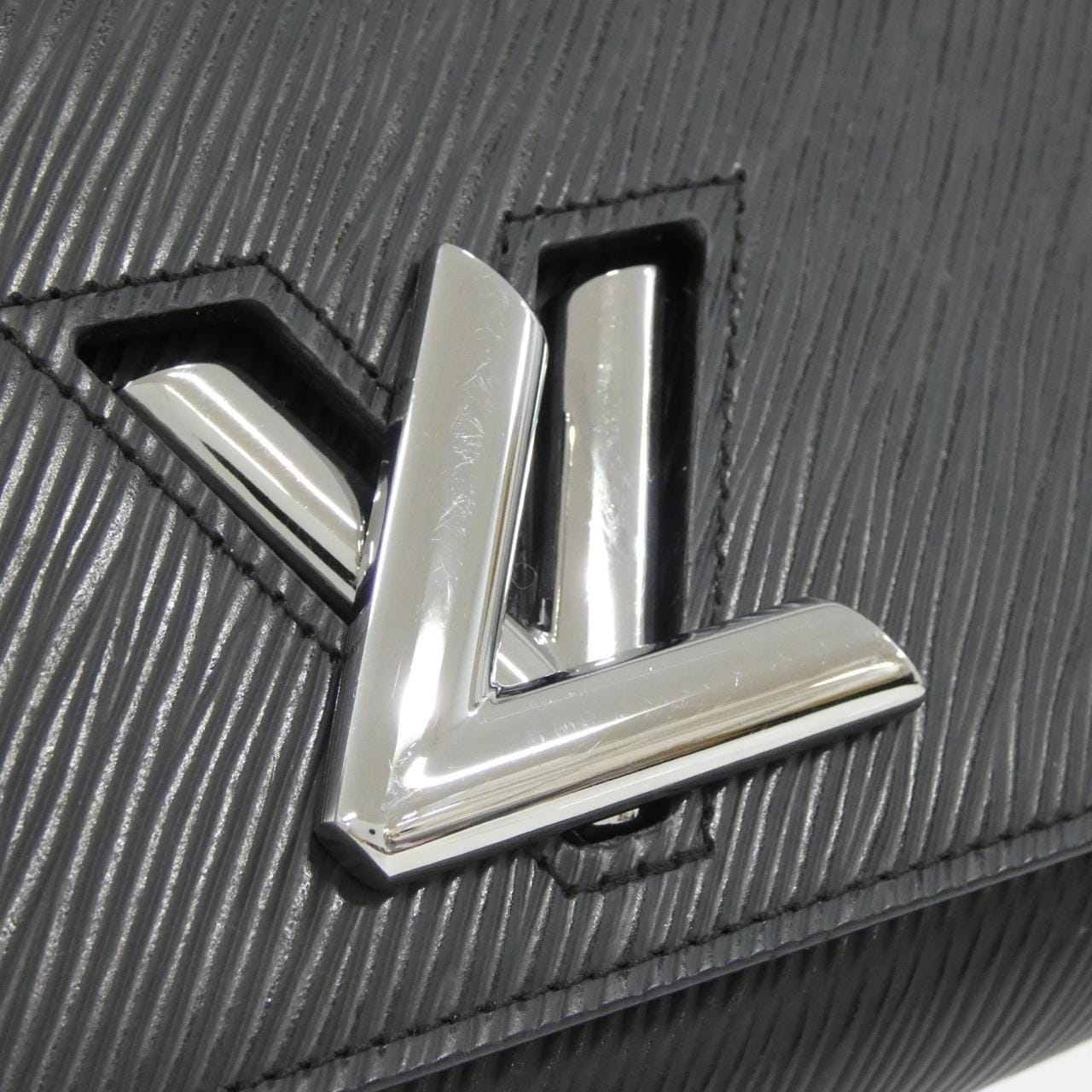 LOUIS VUITTON Twist M62038 銀包 Epi 4