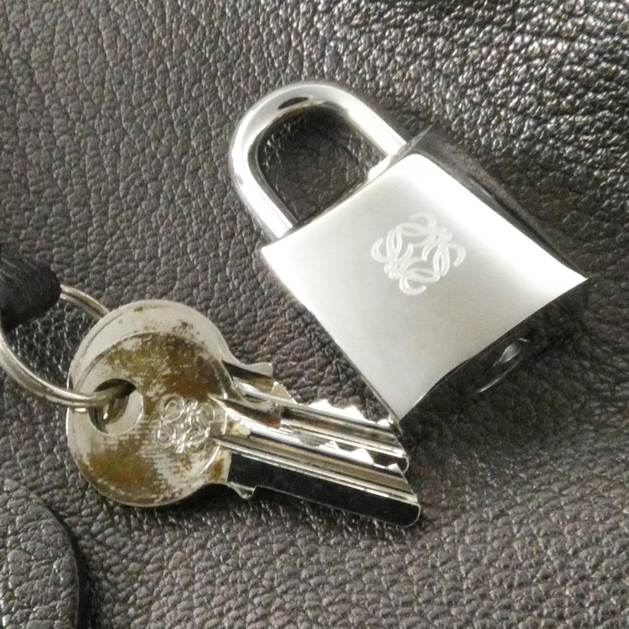 LOEWE Amazona 339 70 A22 手提包 4