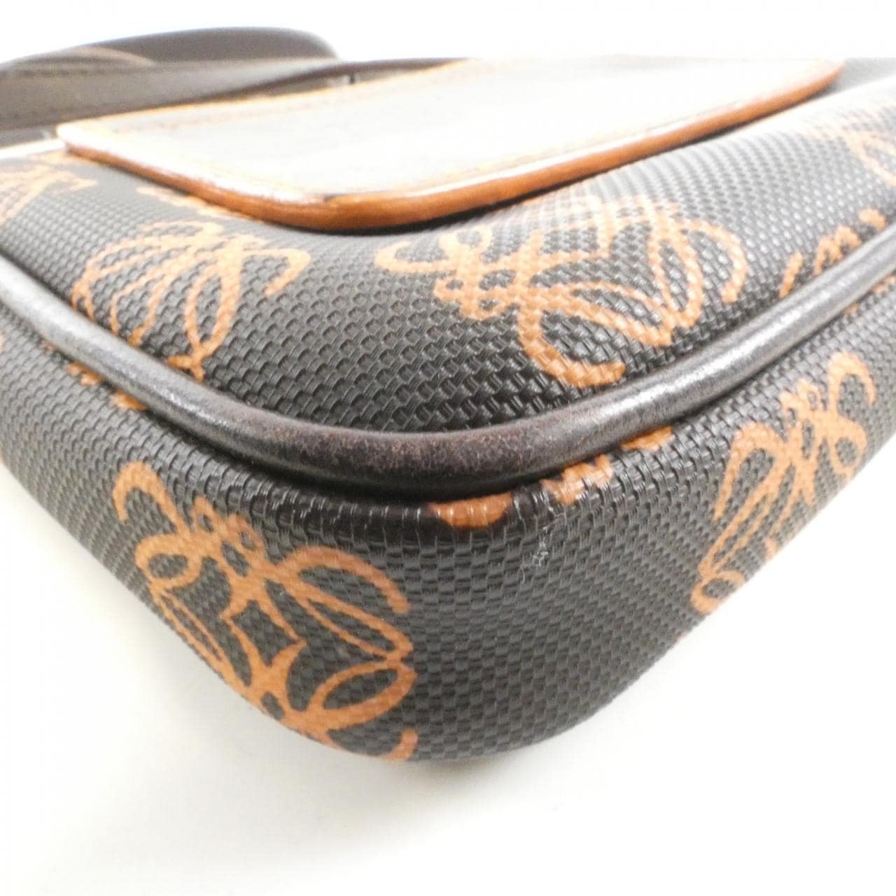 LOEWE 104 80 204 肩背包 3