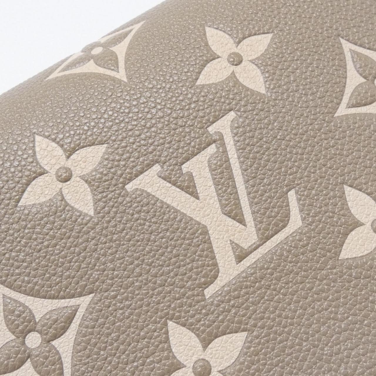 LOUIS VUITTON Pochette M82610 Shoulder Monogram 4
