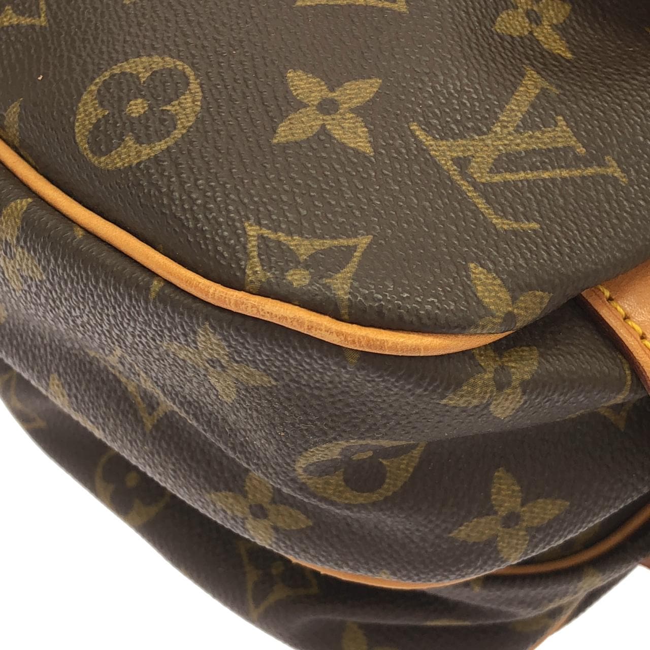 LOUIS VUITTON Saumur M42256 肩背包 Monogram 3