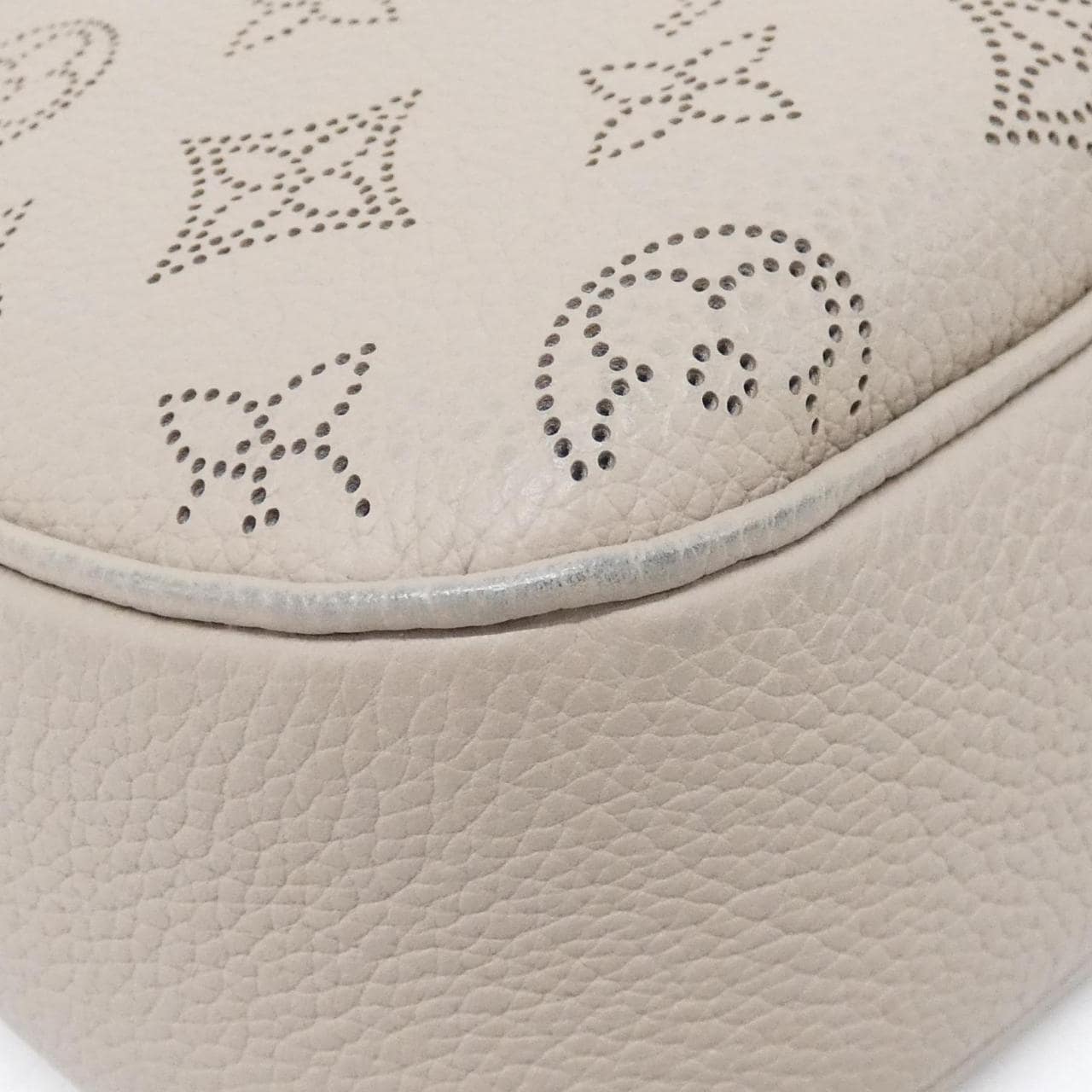 LOUIS VUITTON Mahina M14617 手提包 3