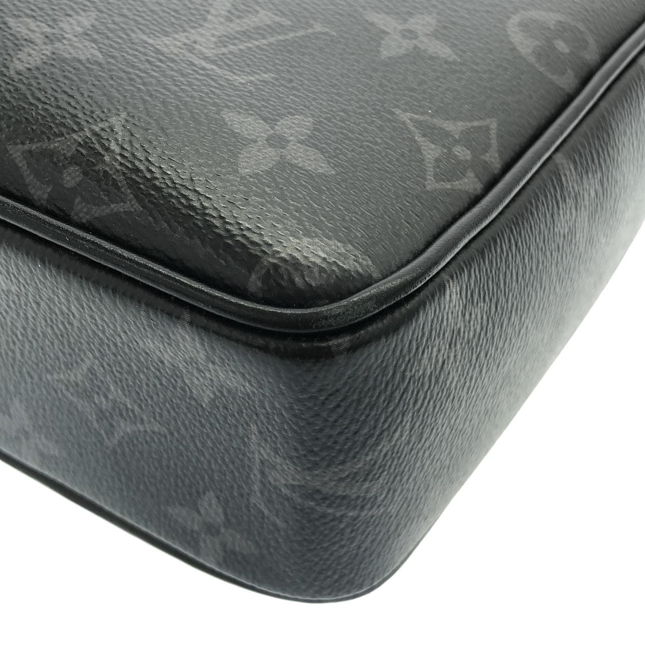 LOUIS VUITTON District M46255 Shoulder Monogram 3