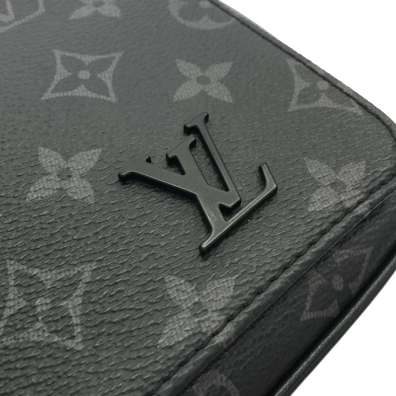 LOUIS VUITTON District M46255 Shoulder Monogram 4