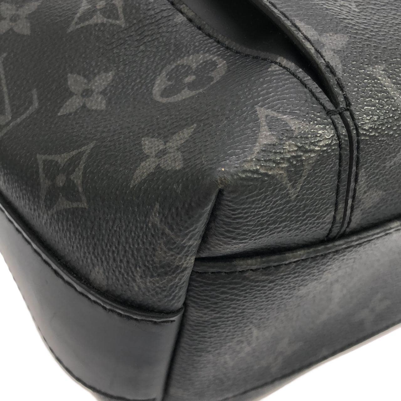 LOUIS VUITTON Eclipse M44224 肩背包 Monogram 3