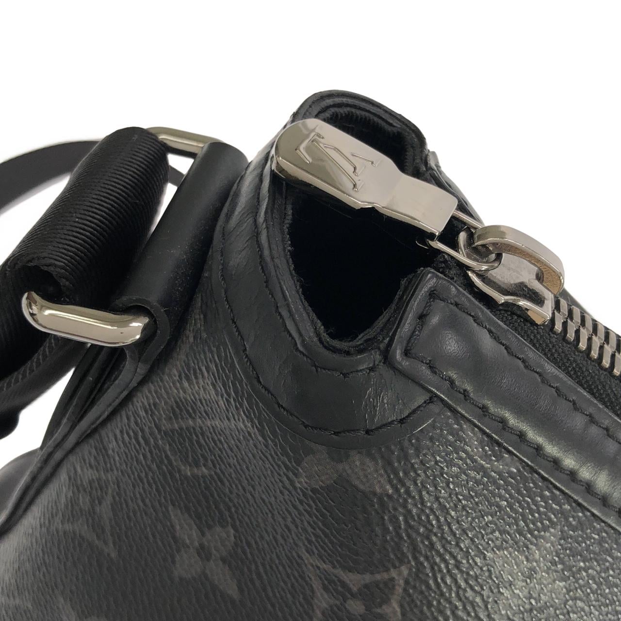 LOUIS VUITTON Eclipse M44224 肩背包 Monogram 5